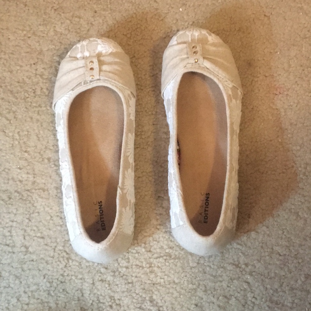 White lace flats